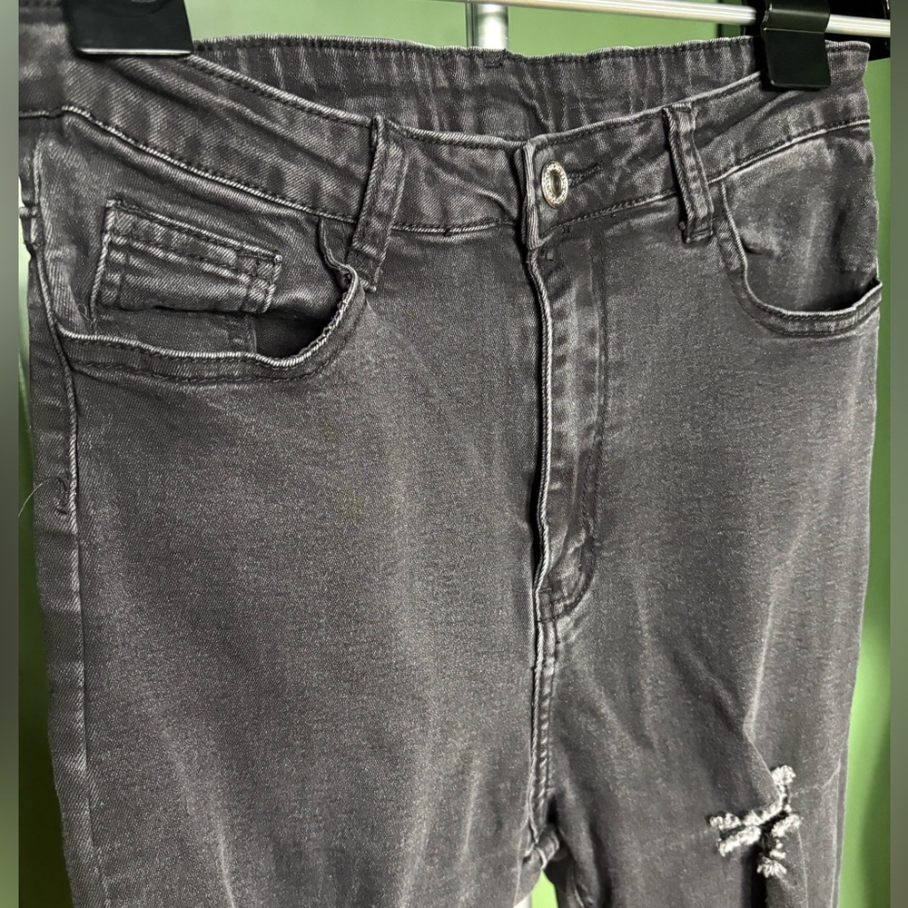 🤍3/$20 - SHEIN Skinny Jeans with Distressed Details